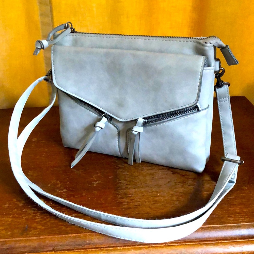 $85 New Maurice’s light grey fine quality cross body purse